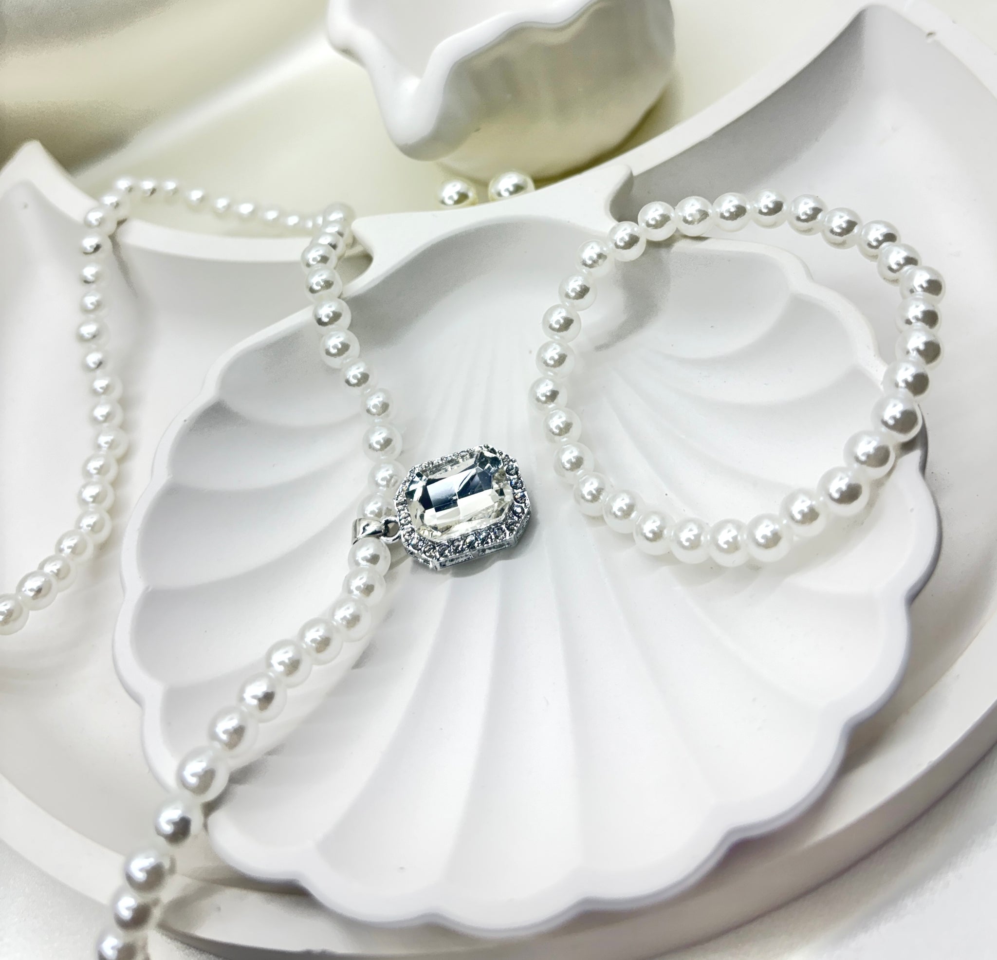 Grand Illusion Pearl Set