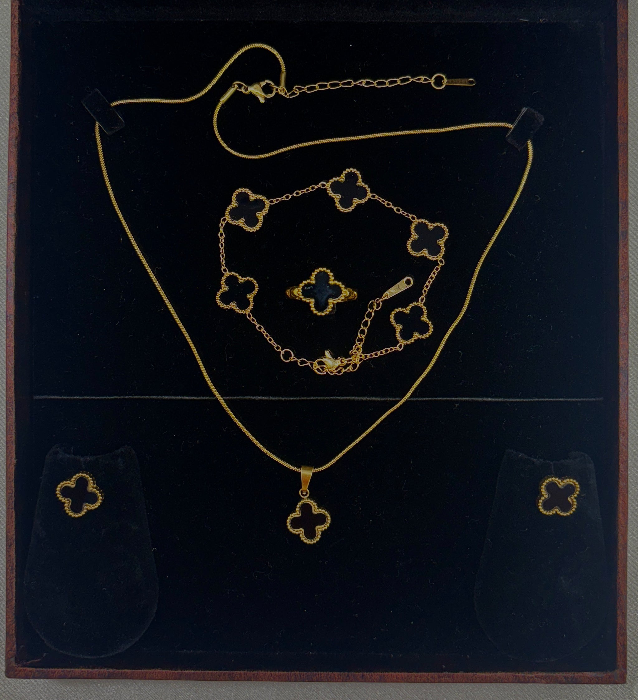 Golden Noir Clover Gift Set