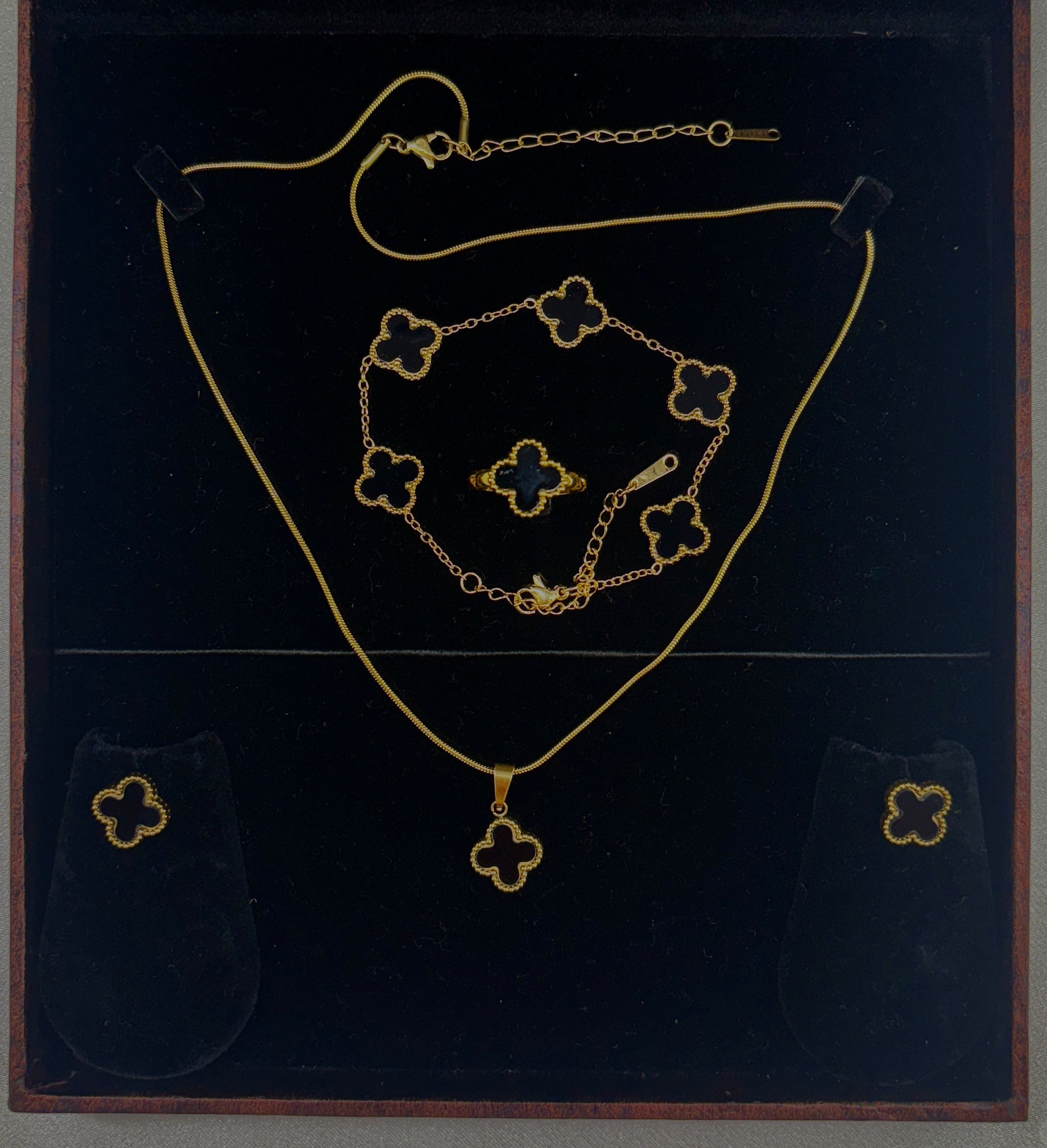 Golden Noir Clover Gift Set