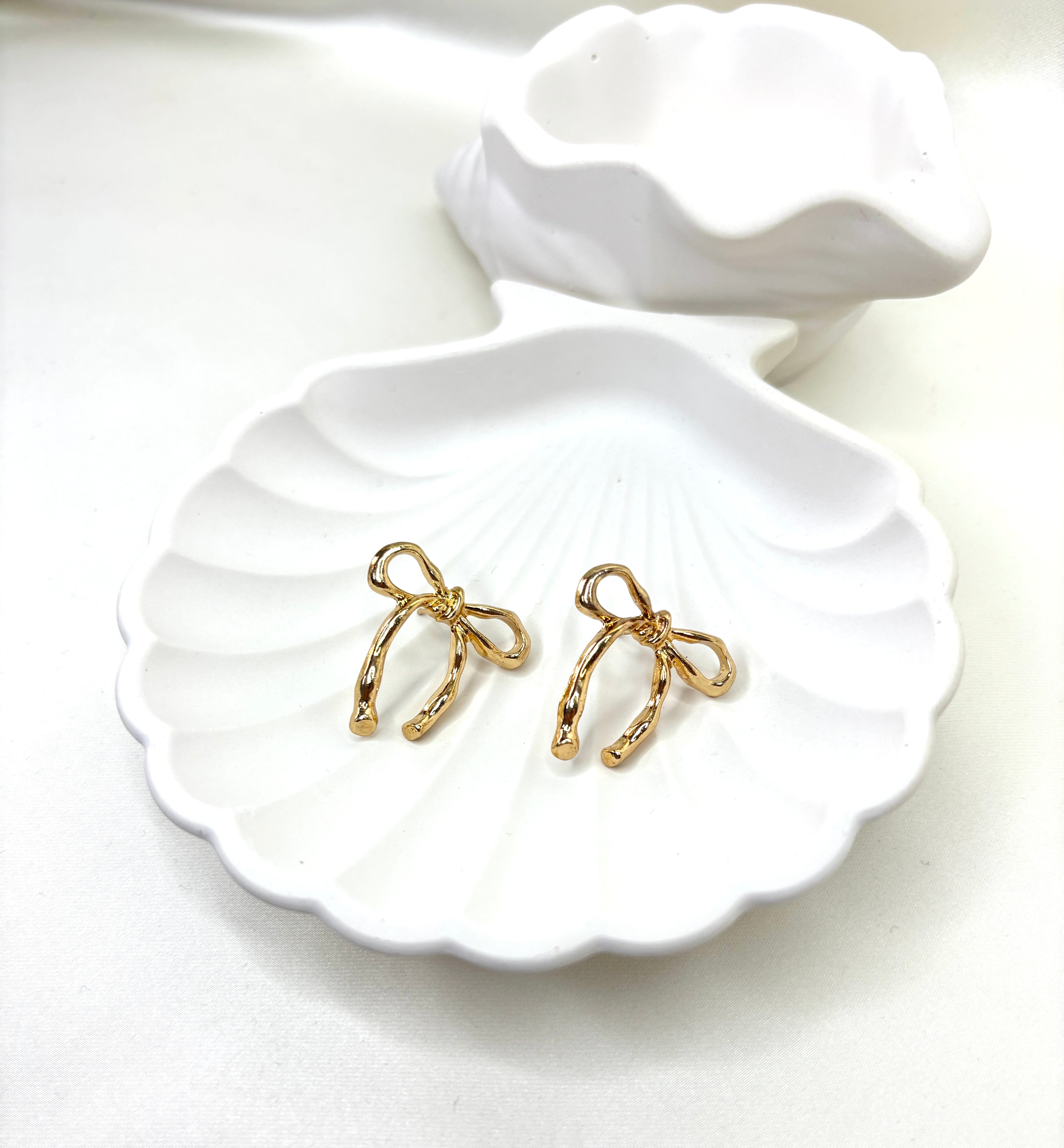 The Taffeta Ribbon Studs