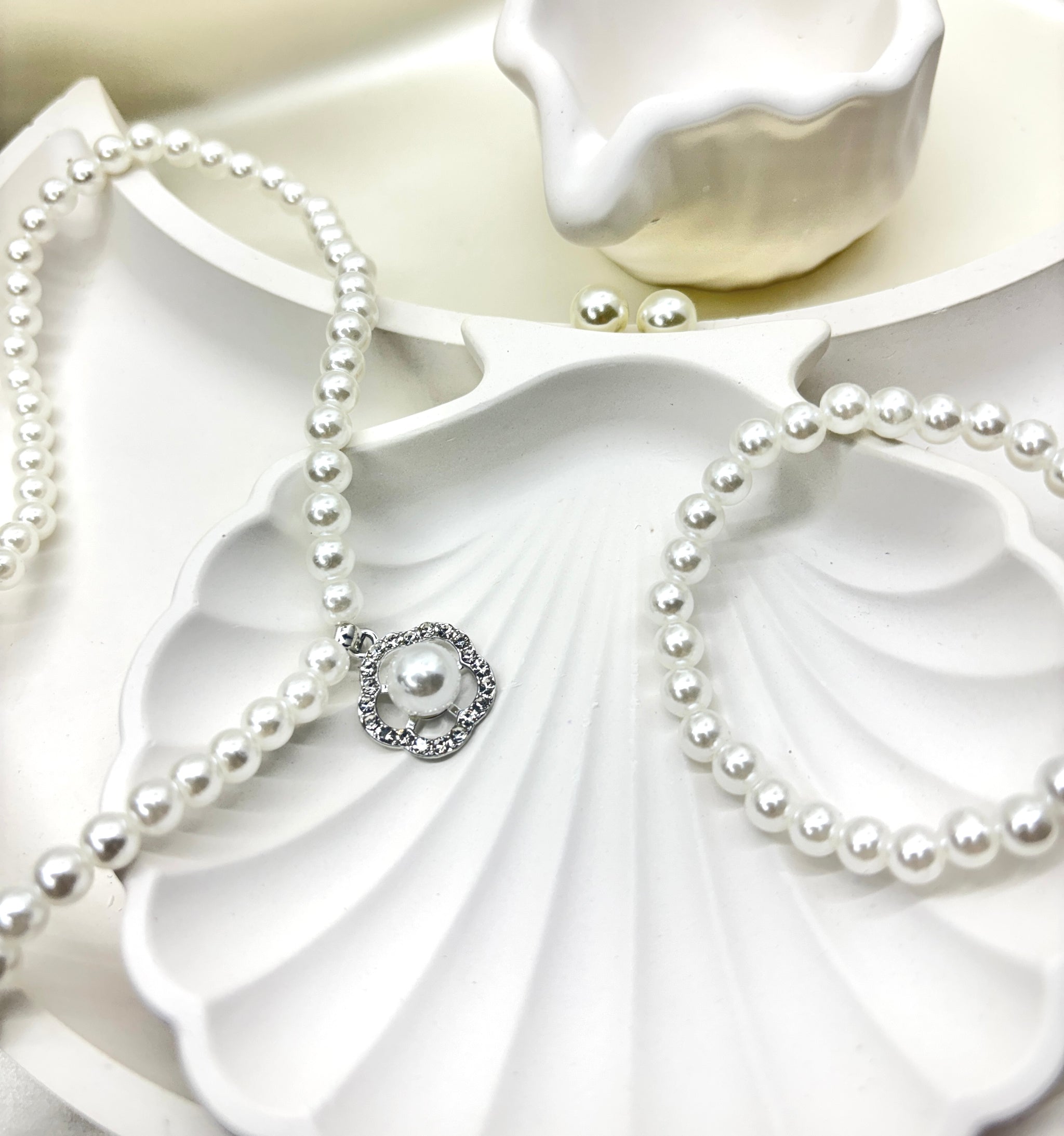 White Floral Pearl Set