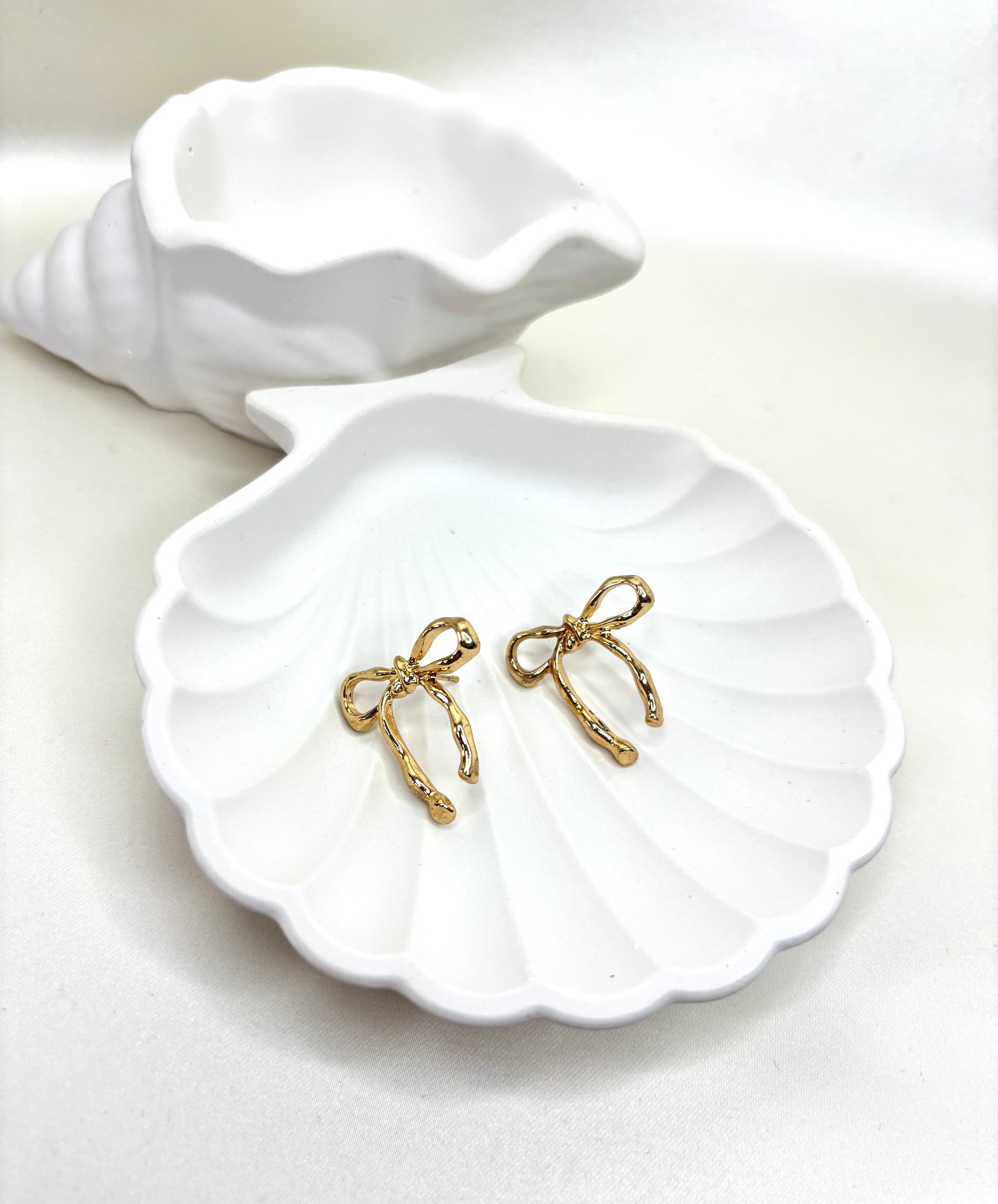 The Taffeta Ribbon Studs