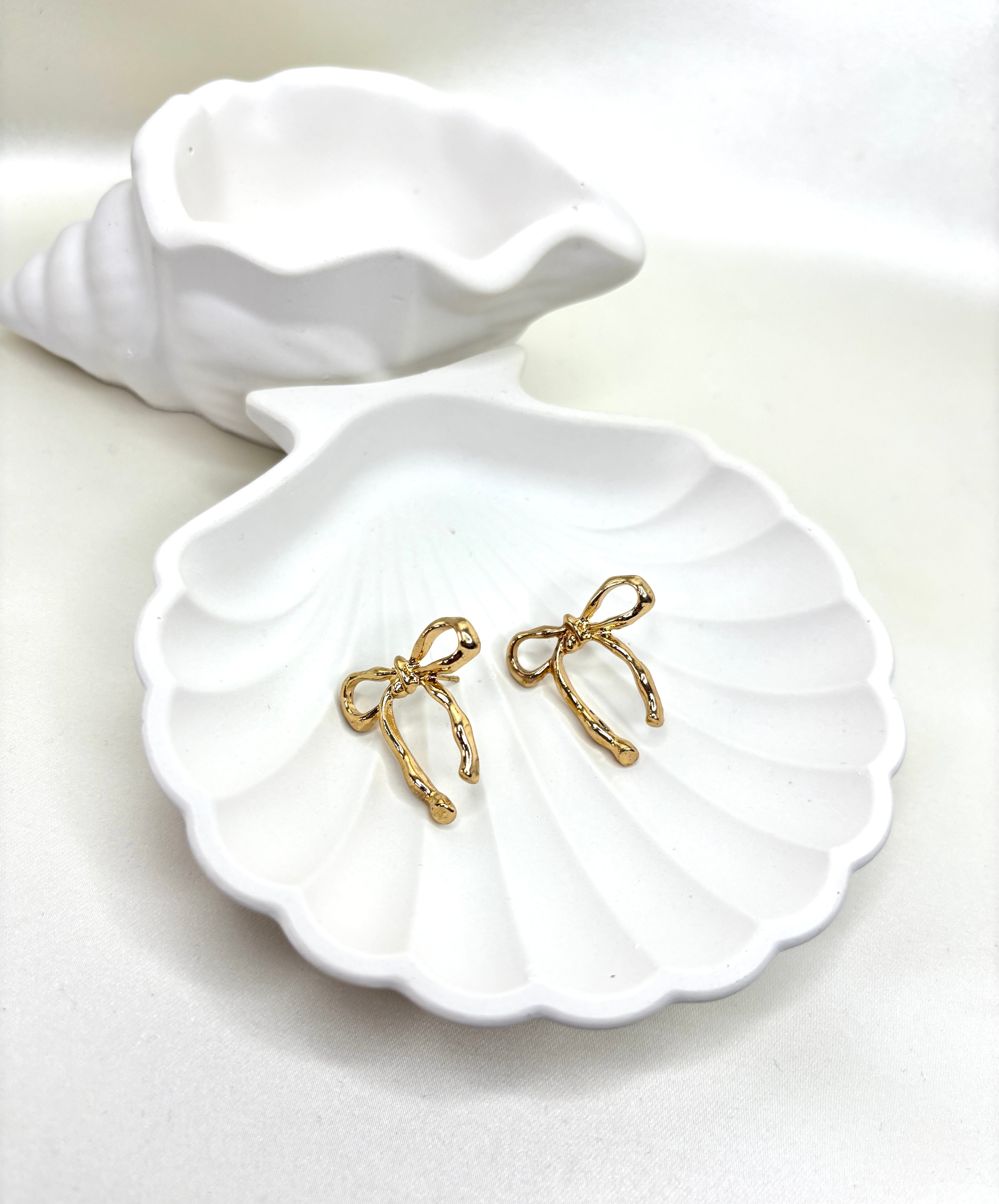 The Taffeta Ribbon Studs