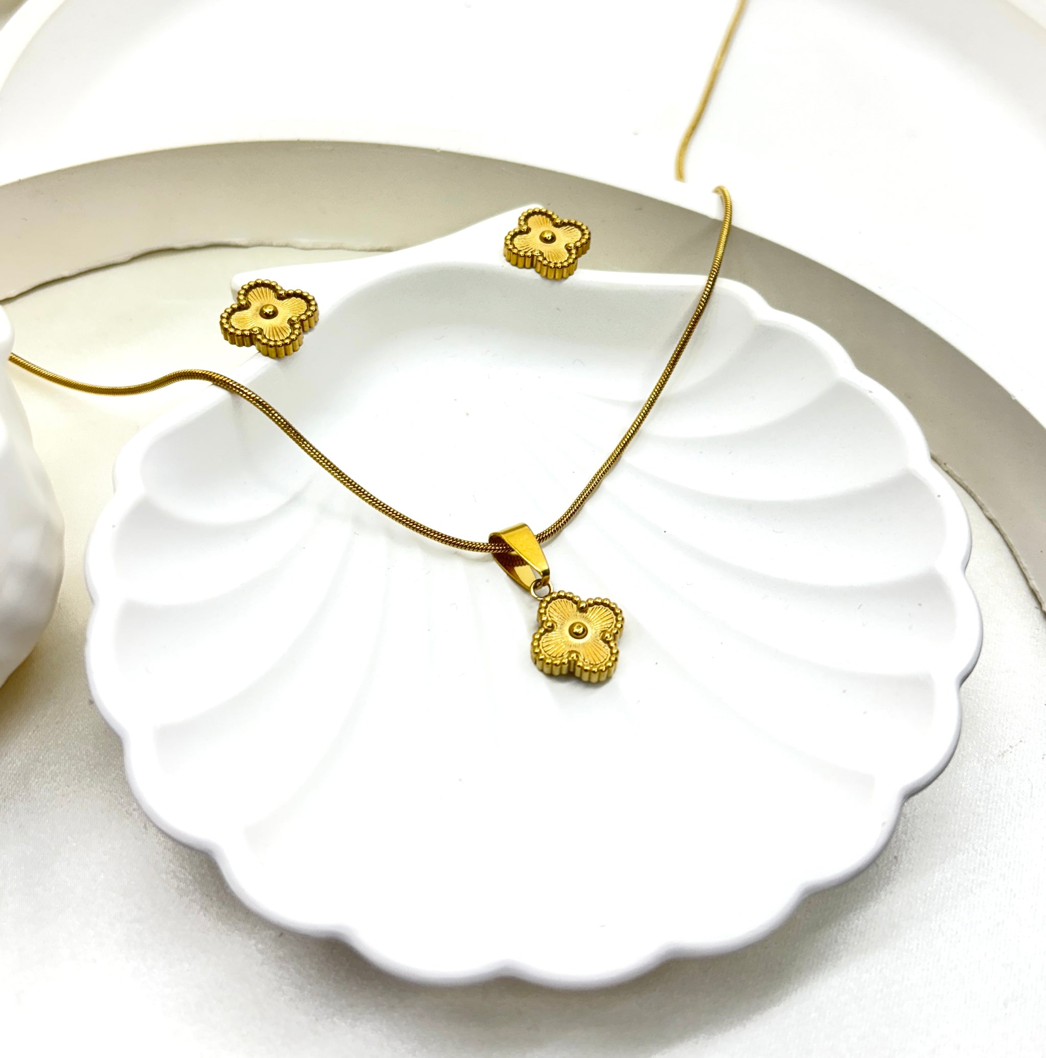 The Golden Radiance Clover Set