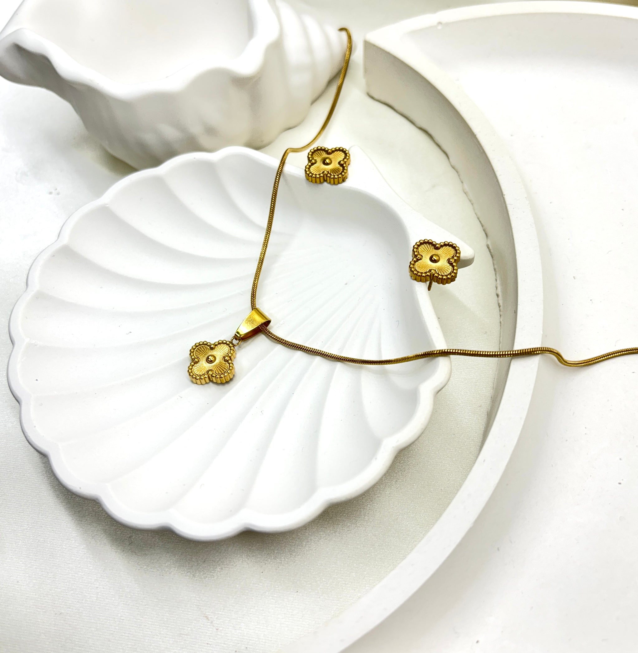 The Golden Radiance Clover Set