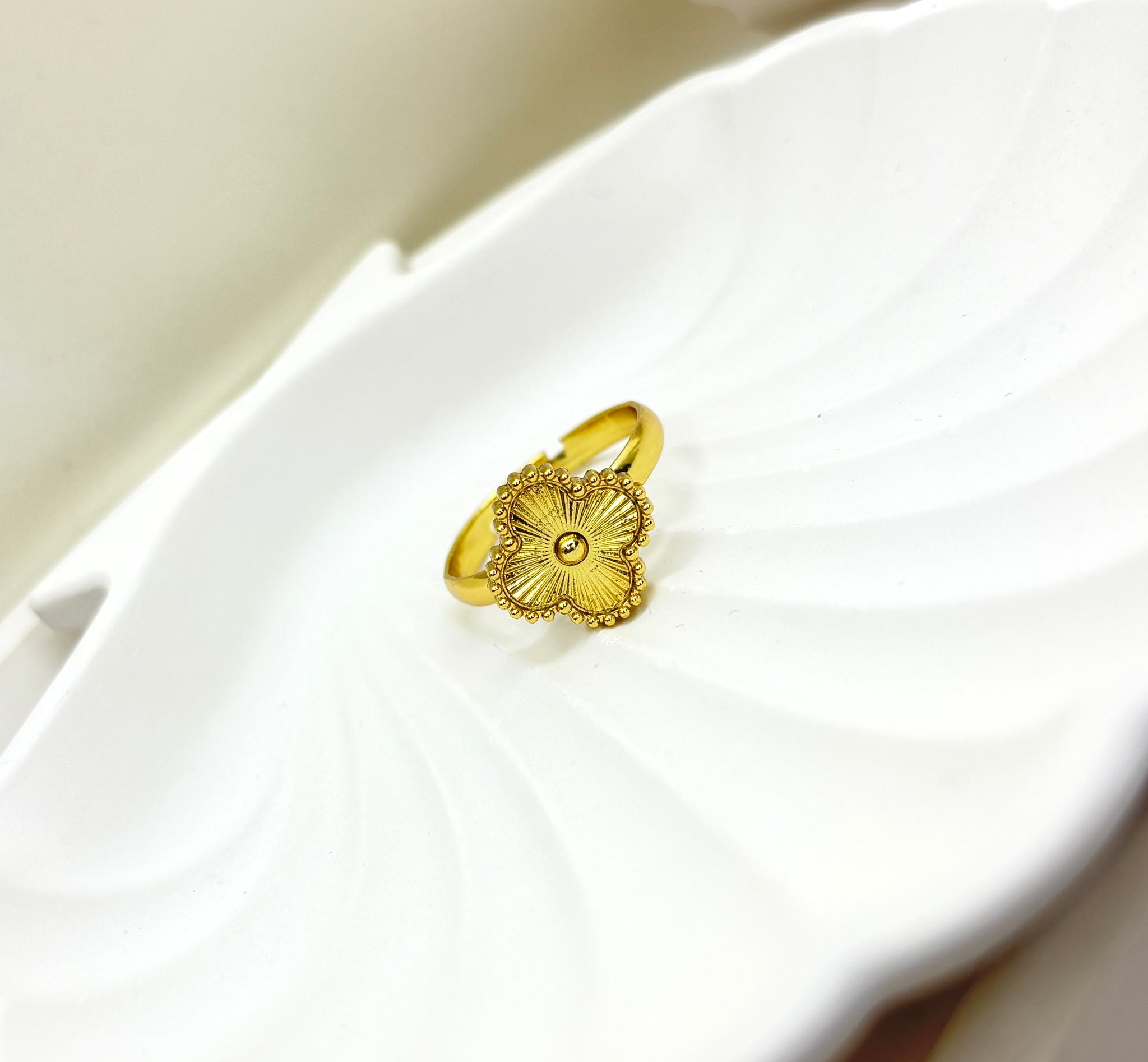 Golden Radiance Clover Ring