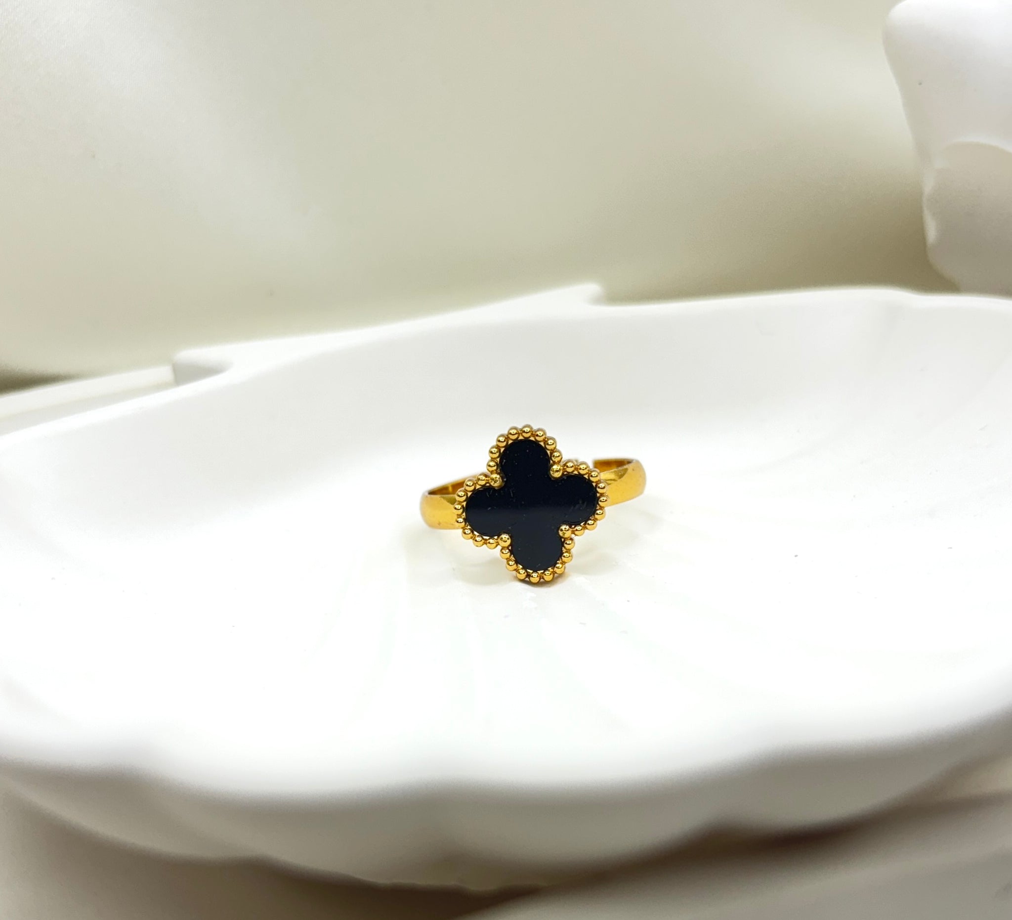 Midnight Clover Anti-Tarnish Ring