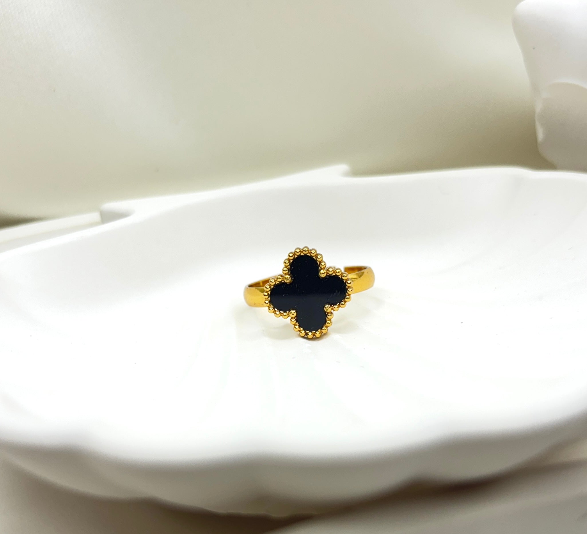 Midnight Clover Anti-Tarnish Ring