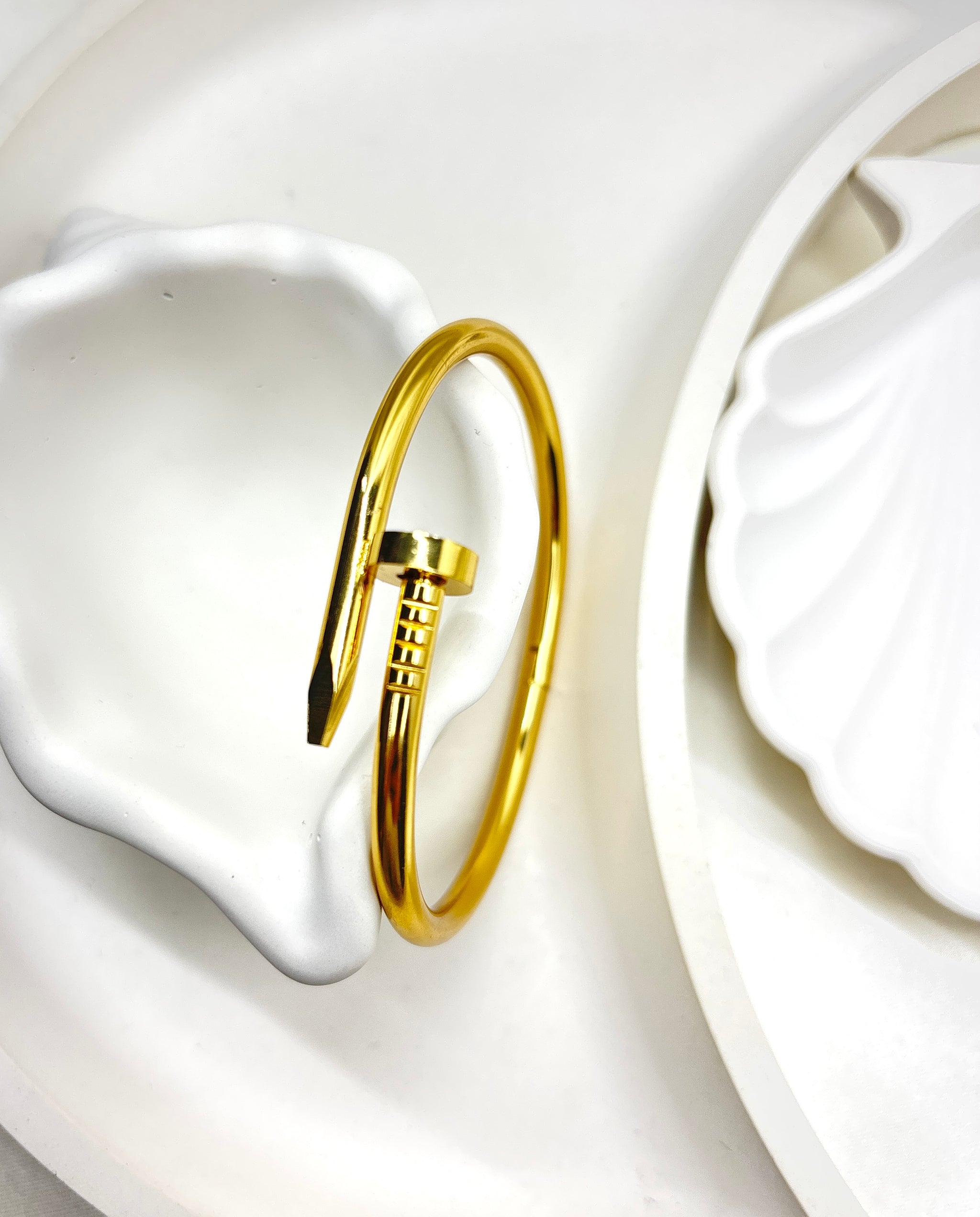 The Luxe Nail Clasp Bangle