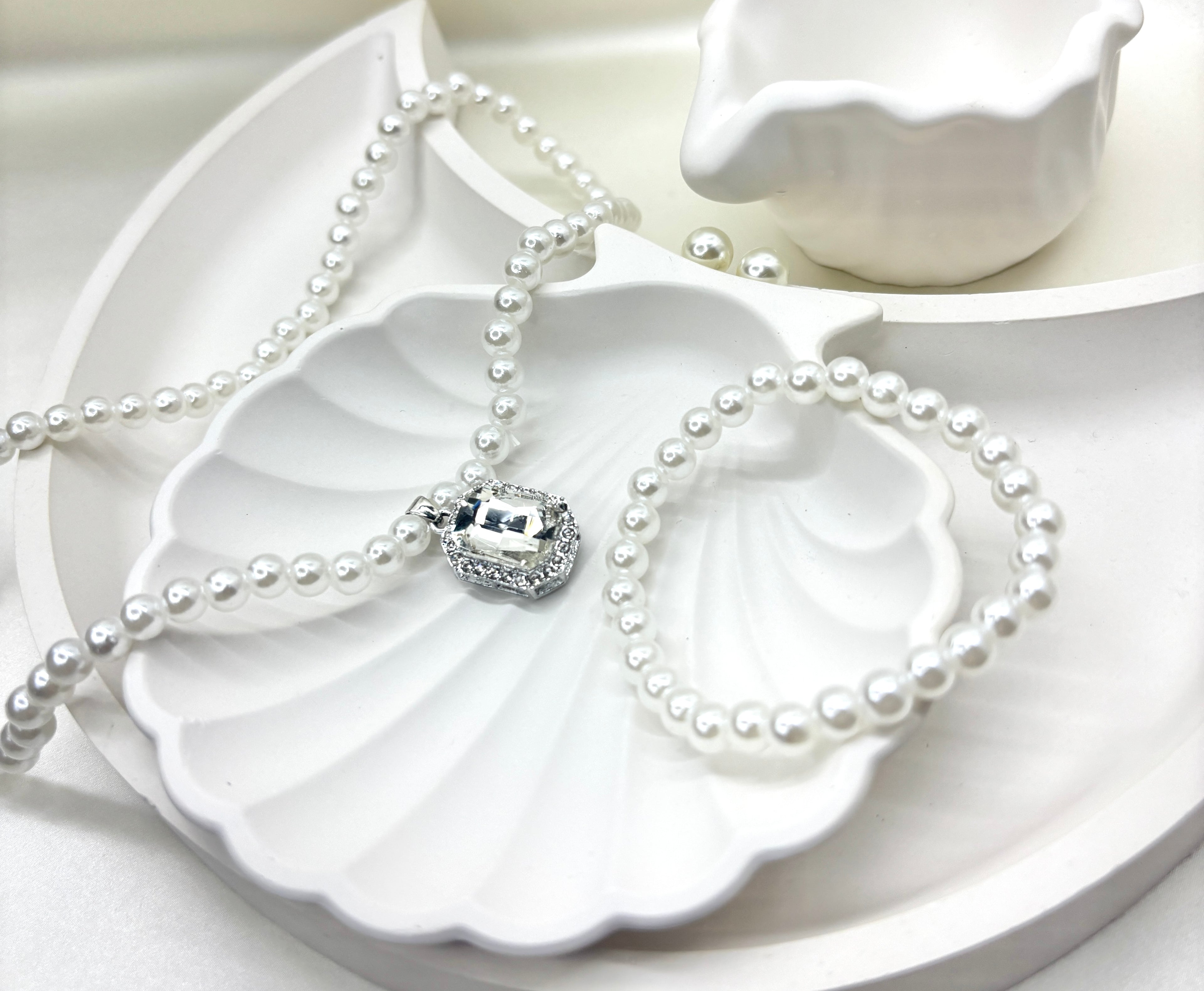 Grand Illusion Pearl Set
