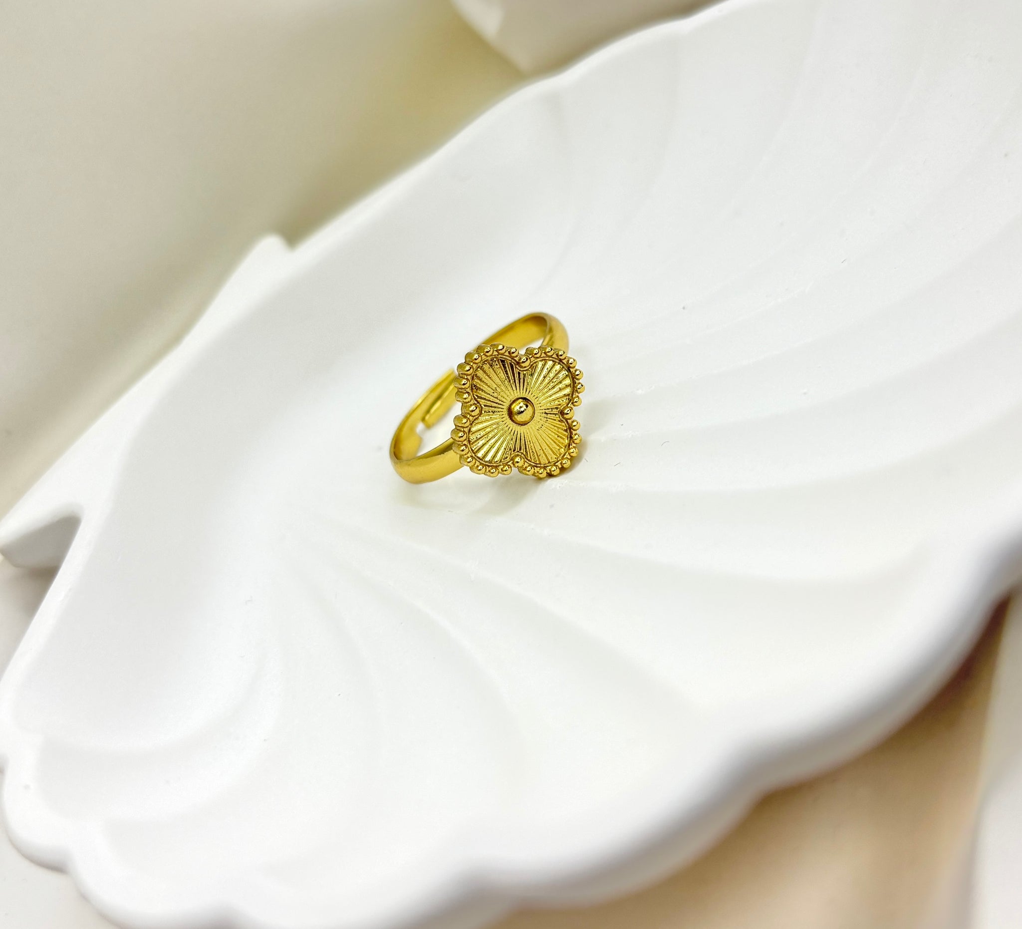 Golden Radiance Clover Ring