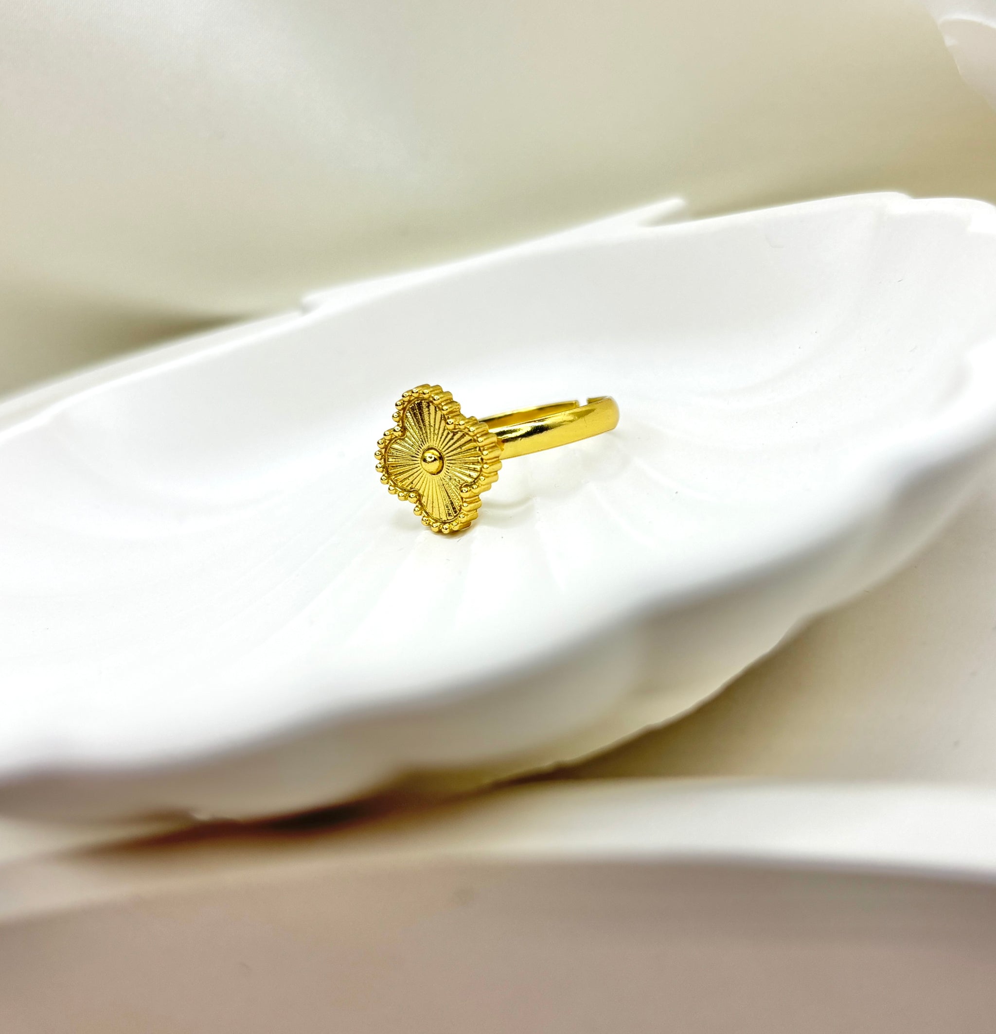 Golden Radiance Clover Ring