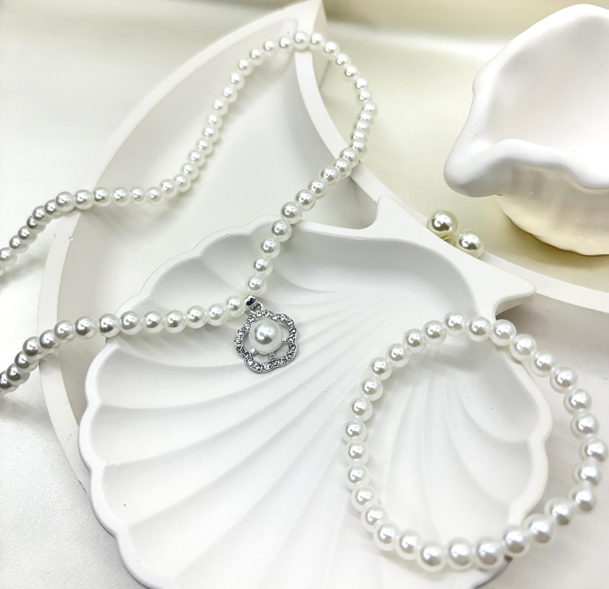 White Floral Pearl Set