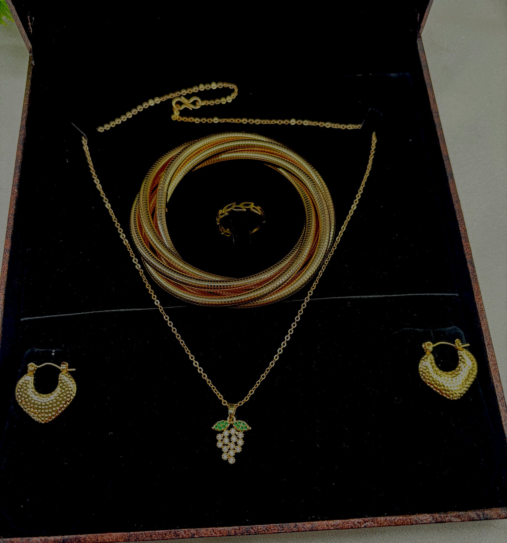 Golden Vineyard Gift Combo Set