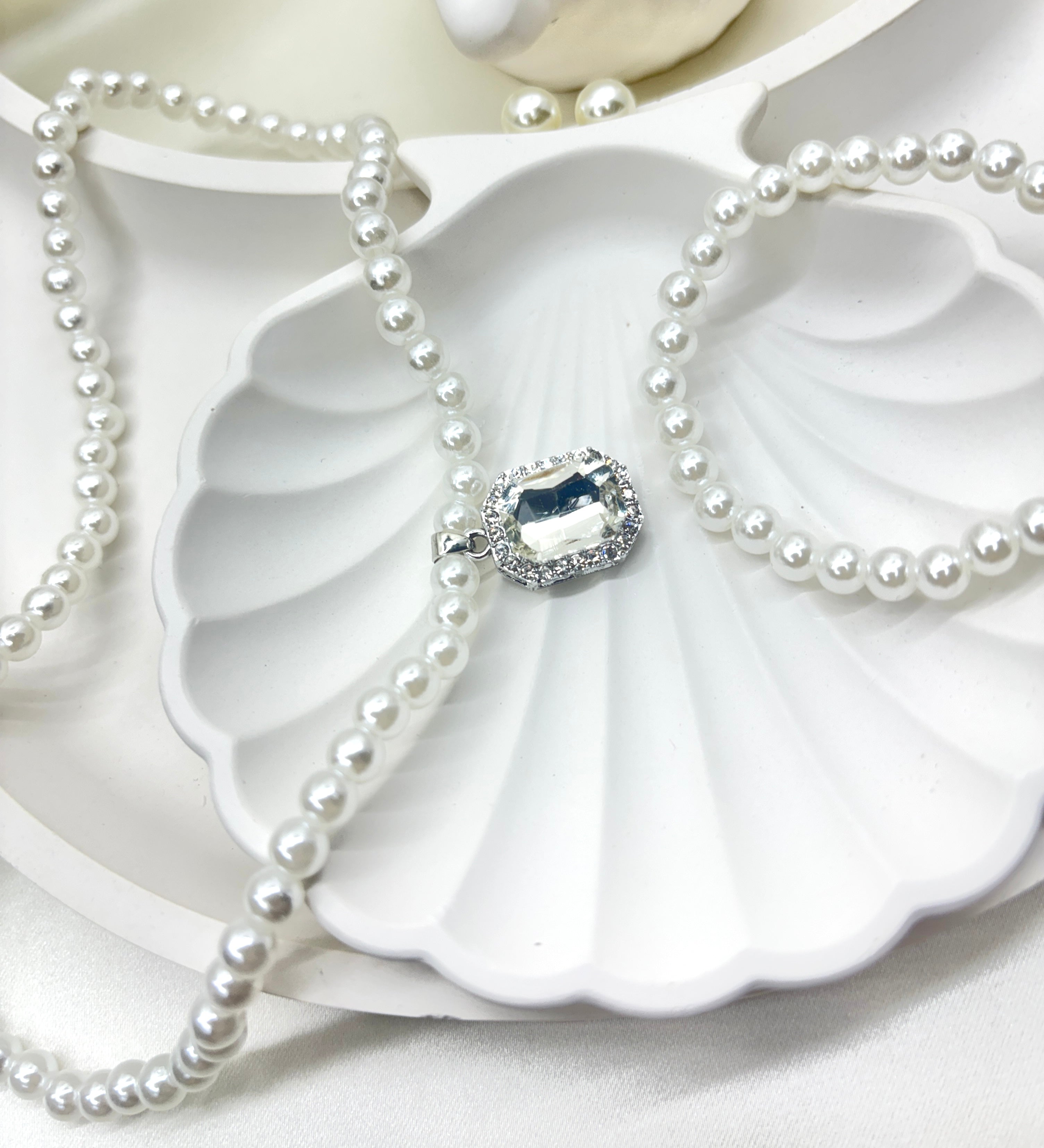 Grand Illusion Pearl Set