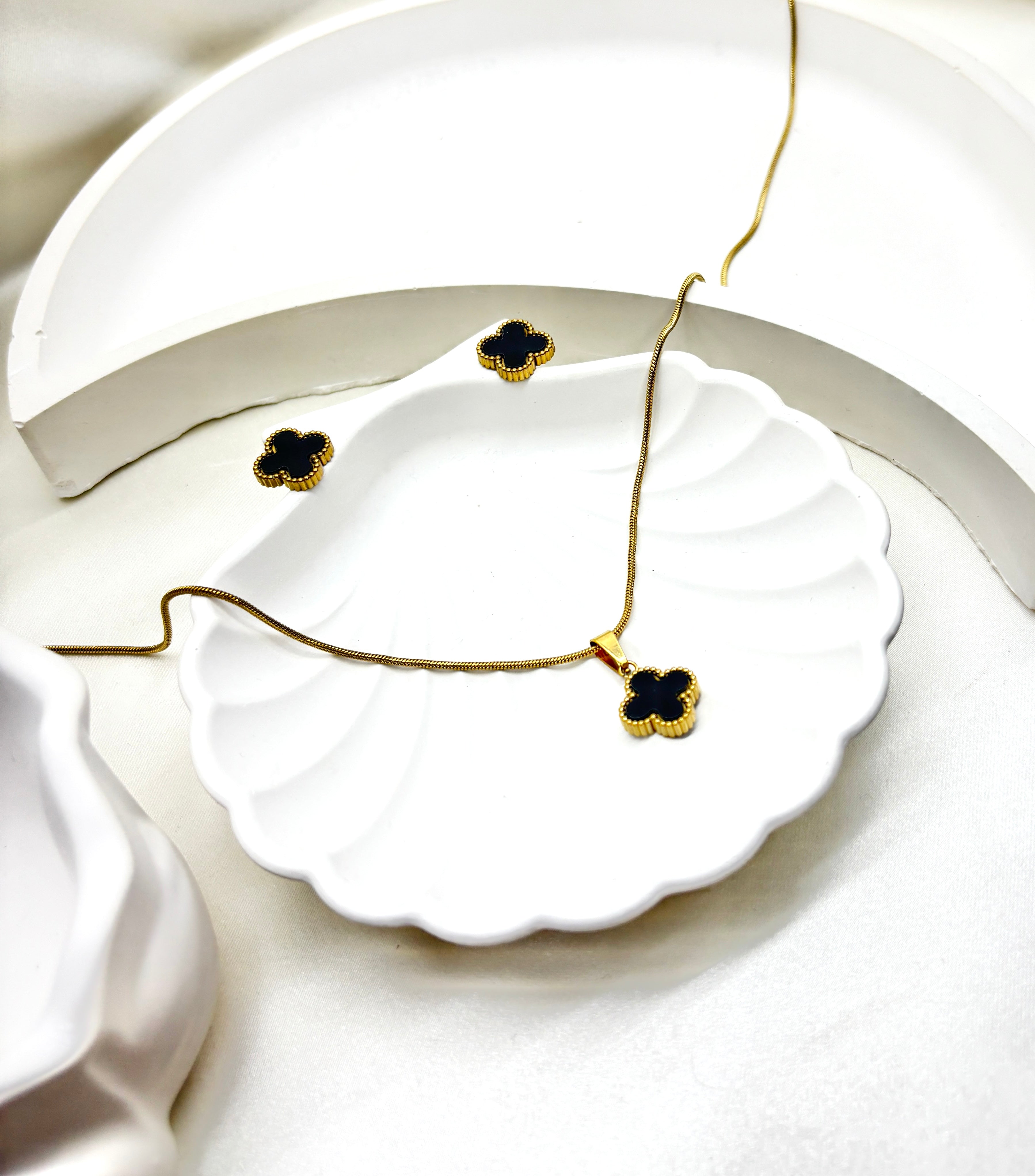 The Midnight Clover Pendant Set