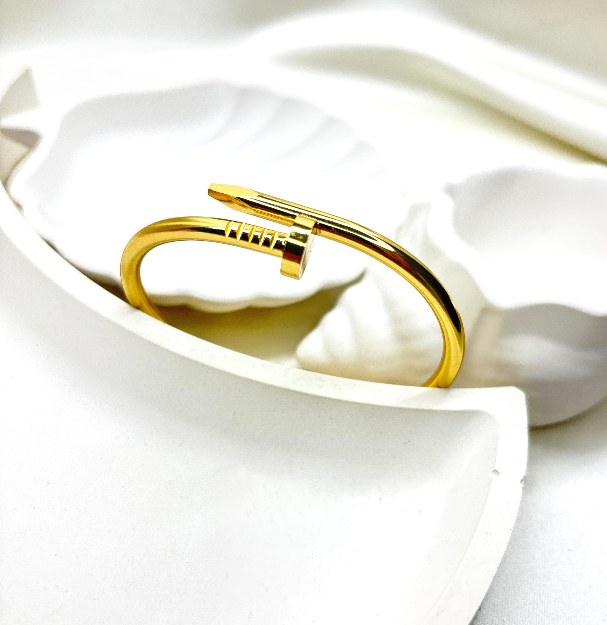 The Luxe Nail Clasp Bangle